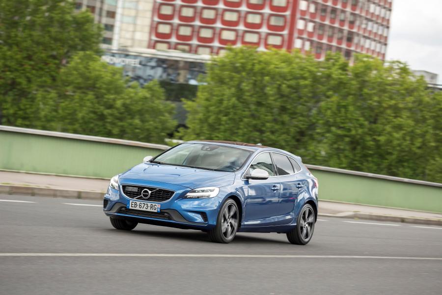  Volvo V40 D4 R-Design 2016 года  (фото 5 из 30)